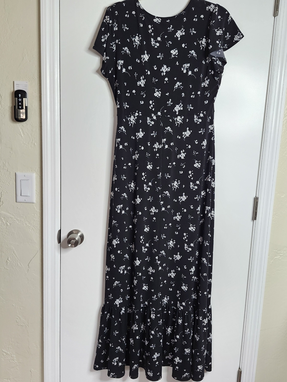 Gilli Short Sleeve Vneck Maxi Dress Womens Large Black White Floral Faux Wrap - Picture 4 of 10